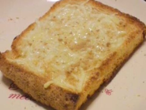 ケーキシロップとチーズのトースト
